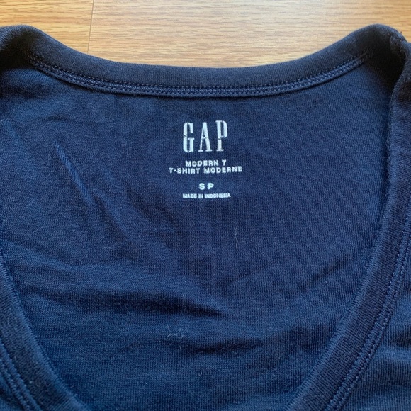 💜 Gap Modern T-Shirt | V-Neck | Navy Blue | Size SP (Small Petite) - Picture 4 of 6